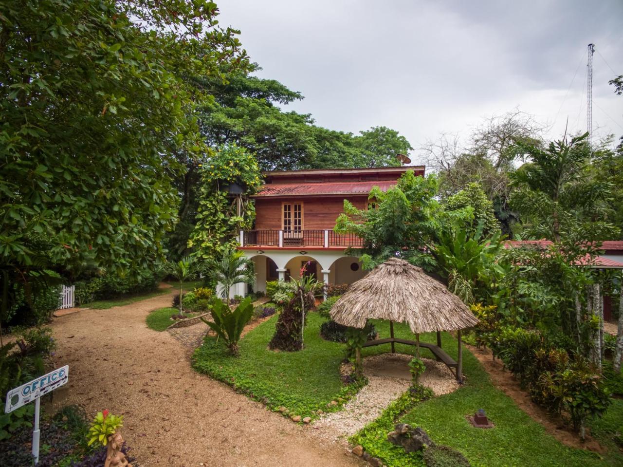 Sweet Songs Jungle Lodge Сан-Игнасио Экстерьер фото